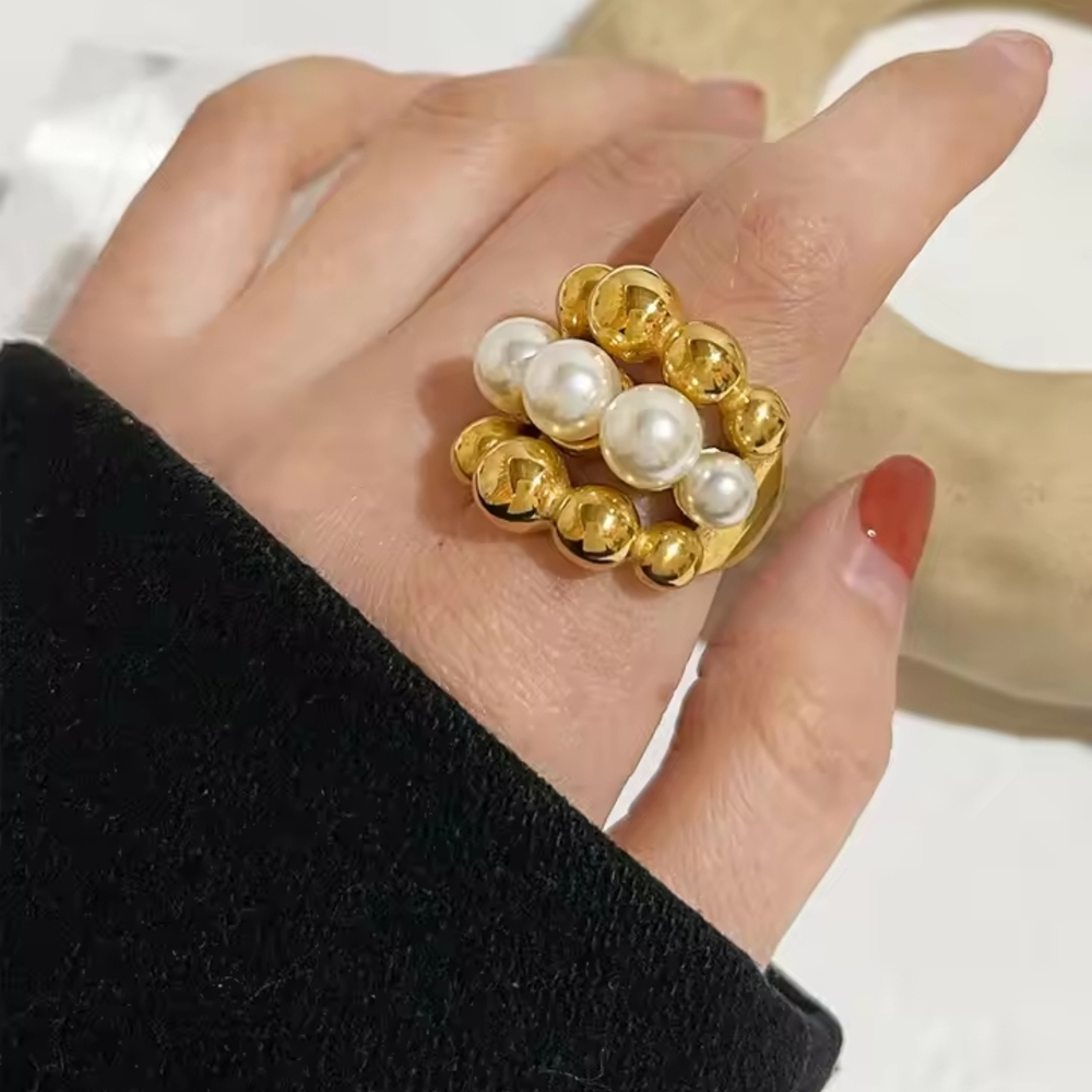 Elegant Gold and Pearl Beaded Ring